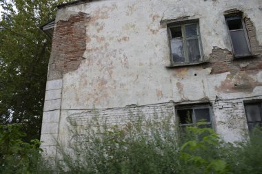 Eski binanın ön cephesinin ayrıntıları