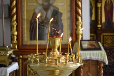 Kilisede internet, dini konular