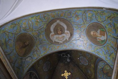 Kilisede internet, dini konular