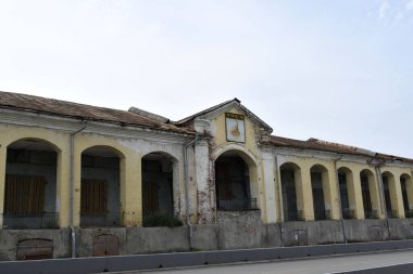 Binanın ön cephesinin ayrıntıları