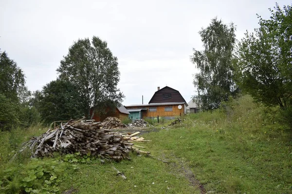 Hus Skogen Sommardag — Stockfoto