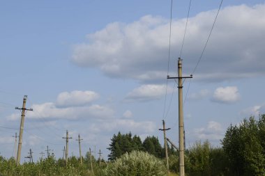 Beyaz bulutlu mavi gökyüzü