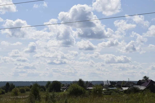 Grüne Wiesen Himmel Mit Wolken — Stockfoto