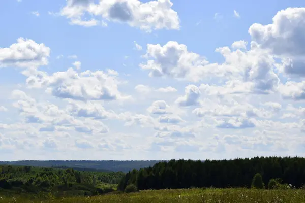 Paisaje Verano Prado Cielo Con Nubes —  Fotos de Stock