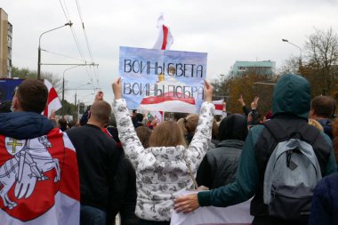 Belarus 'ta hükümet şiddeti ve seçim sahtekarlığına karşı barışçıl bir gösteri. Diktatör Lukashenko 'ya karşı barışçıl protesto.