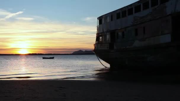 Deniz kenarında gün batımı, Portekiz Setubal — Stok video