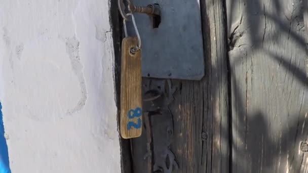 Tür auf in Portugal — Stockvideo
