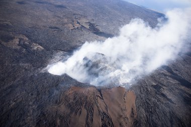 Kilauea Hawaii evleri tehdit ediyor.
