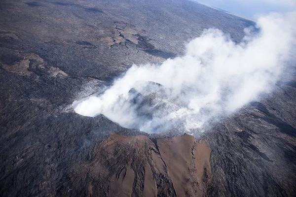 Kilauea Threatens Hawaii Homes — Stock Photo, Image