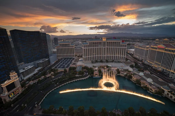 Bellagio Hotel ışık ve su hava görünümünü göster — Stok fotoğraf