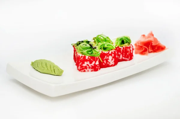Philadelphia Maki Sushi - Roll somon füme, krem peynir, karides, içinde salatalık ile.