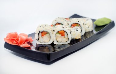 Sushi ginger ve wasabi siyah plaka