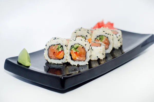 Sushi ginger ve wasabi siyah plaka