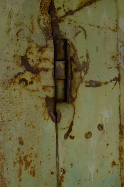 Kapı Menteşesi Metalik Yüzey Eski Paslı Gorubry Boyasıyla Boyanmış — Stok fotoğraf