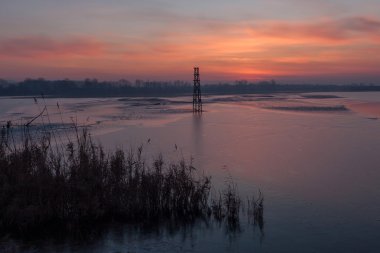 su üzerinde güzel gündoğumu