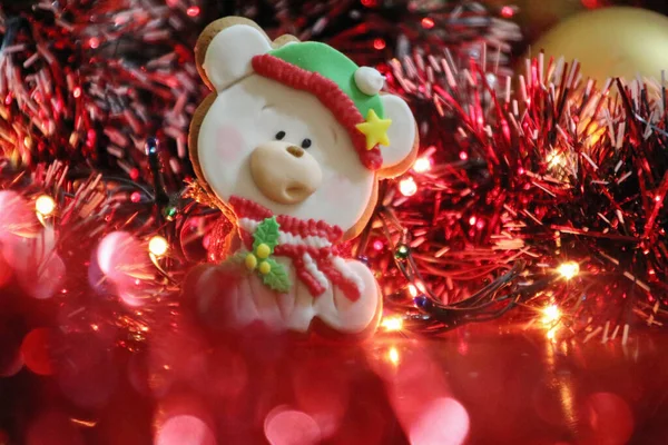 Conceito Natal Com Deliciosos Biscoitos Coloridos Cercados Por Muitas Luzes — Fotografia de Stock