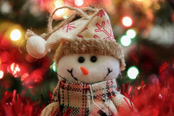 Vánoční Koncept Spoustou Světel Barev Girlandů Ručně Vyrobenou Vánoční Hračkou — Stock fotografie