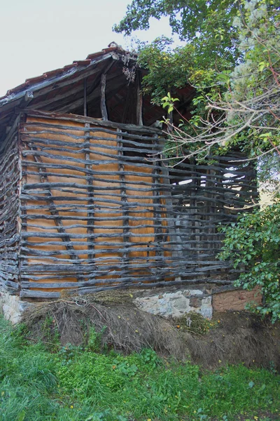 Altes verlassenes Haus — Stockfoto