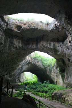 Bulgaristan devetashka Mağarası