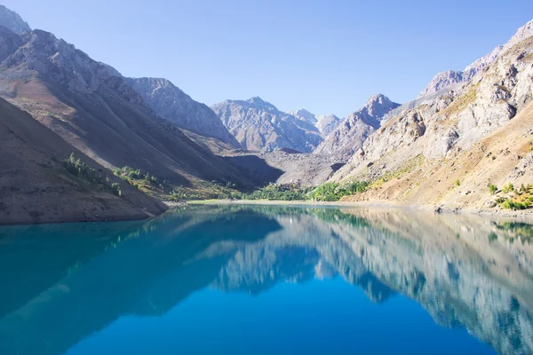 Beautifull mountain lake in central Asia, Tajilistan — Stock Photo, Image