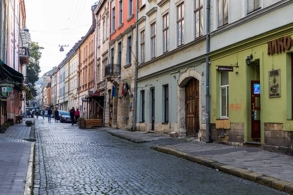 Lviv Ukraine Oktober 2020 Eine Schmale Kopfsteinpflasterstraße Mit Einem Weg — Stockfoto