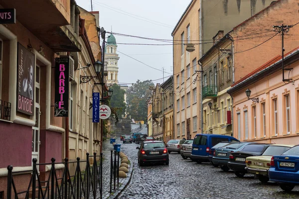 Uzhhorod Ucrania Octubre 2020 Vista Una Estrecha Calle Adoquinada Catedral — Foto de Stock
