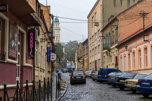 Użhorod Ukraina Października 2020 Widok Wąskiej Brukowanej Ulicy Greckokatolickiej Katedry — Zdjęcie stockowe