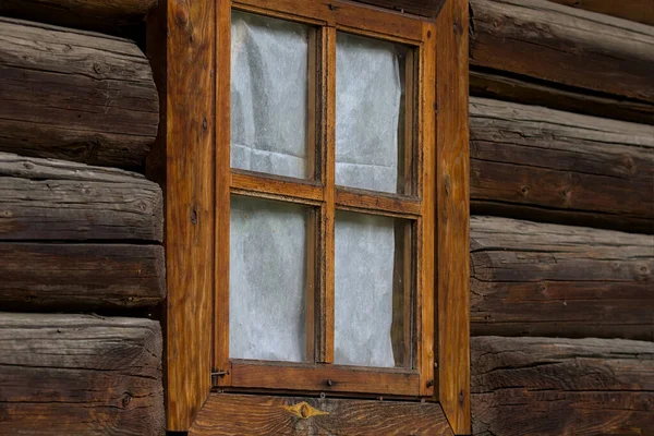 Stare Antyczne Okno Drewnianym Domu Ukrainie Wieśniak Tradycyjny Jednopiętrowy Budynek — Zdjęcie stockowe