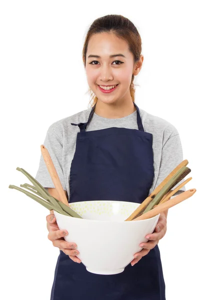 Mujer asiática cocina concepto aislado en blanco . — Foto de Stock