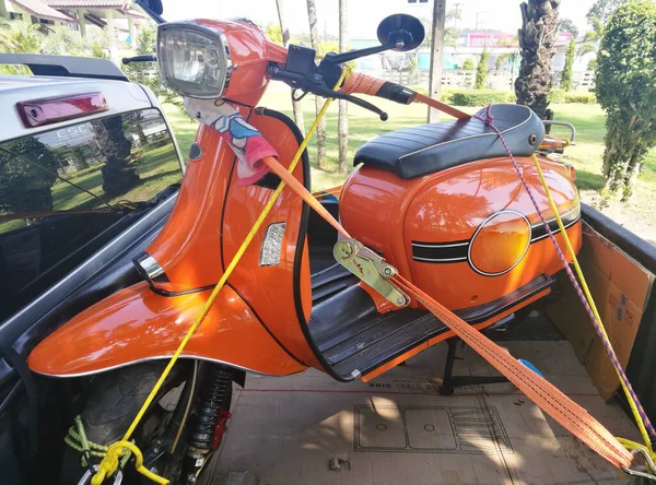 Transporte Uma Motocicleta Com Caminhão Coleta — Fotografia de Stock