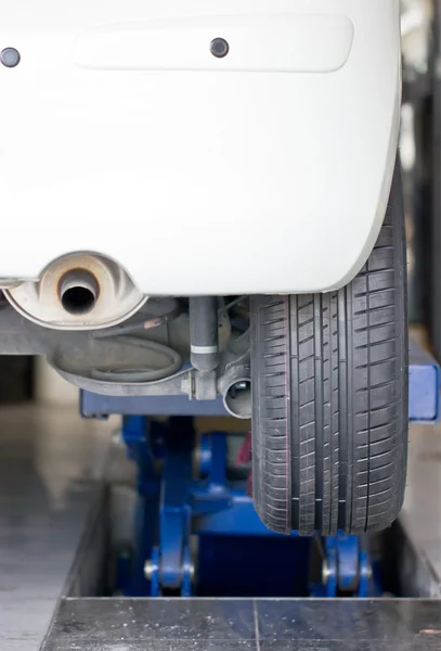 Car's Back View New Tire  Changed. — Stock Photo, Image