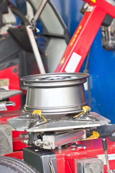 Tire Fitting Machine Close Up — Stock Photo, Image