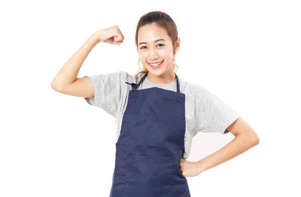 Ásia mulher vestindo avental e fletir ela músculos isolado no branco — Fotografia de Stock