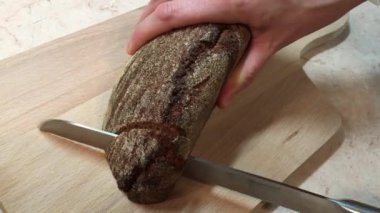 Çavdar ekmek dilimleri kesme