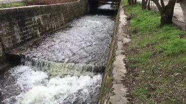 Bolluk su Nehri üzerinde