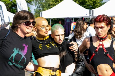 Sofya, Bulgaristan - 12 Haziran 2021: LGBT haklarına destek amaçlı Sofya Onur etkinliği (lezbiyen, gey, transseksüel ve biseksüel) Sofya 'da 14. kez ve bir yıl aradan sonra düzenleniyor. 