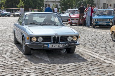 Sofya, Bulgaristan - 12 Haziran 2021: Eski antika otomobillerin geçidi 