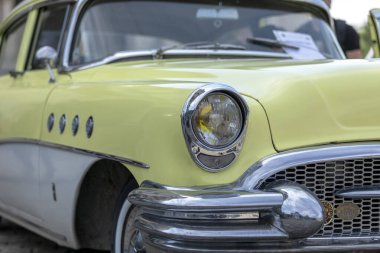 Sofya, Bulgaristan - 12 Haziran 2021: Eski antika otomobillerin geçidi 