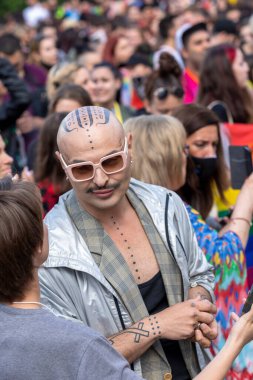 Sofya, Bulgaristan - 12 Haziran 2021: LGBT haklarına destek amaçlı Sofya Onur etkinliği (lezbiyen, gey, transseksüel ve biseksüel) Sofya 'da 14. kez ve bir yıl aradan sonra düzenleniyor.