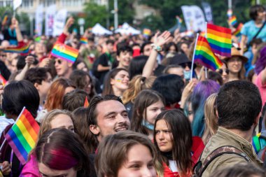 Sofya, Bulgaristan - 12 Haziran 2021: LGBT haklarına destek amaçlı Sofya Onur etkinliği (lezbiyen, gey, transseksüel ve biseksüel) Sofya 'da 14. kez ve bir yıl aradan sonra düzenleniyor.