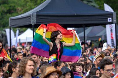 Sofya, Bulgaristan - 12 Haziran 2021: LGBT haklarına destek amaçlı Sofya Onur etkinliği (lezbiyen, gey, transseksüel ve biseksüel) Sofya 'da 14. kez ve bir yıl aradan sonra düzenleniyor.