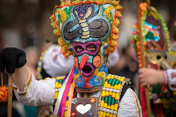 Bulgaristan 'ın Kyustendil kenti - 07 Şubat 2026: Geleneksel Kukeri deri kostümlü erkekler pirinç çan dansları yapıyor ve doğurganlık ve sağlık için bir ayin düzenliyorlar.