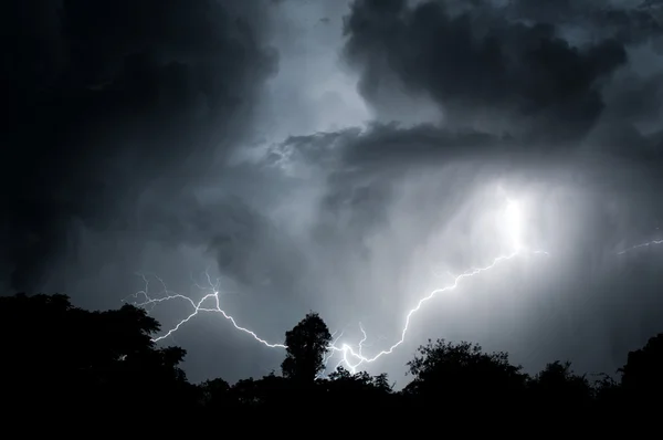 Yıldırım, hava durumu ve fırtınalar — Stok fotoğraf