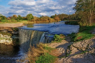 sitedeki Estonya - yagala düşüyor