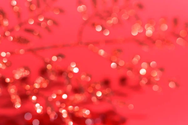 バレンタインの日はテキストの場所のために赤い背景にガーランドボケをぼやけている お祝いの結婚式の背景 — ストック写真