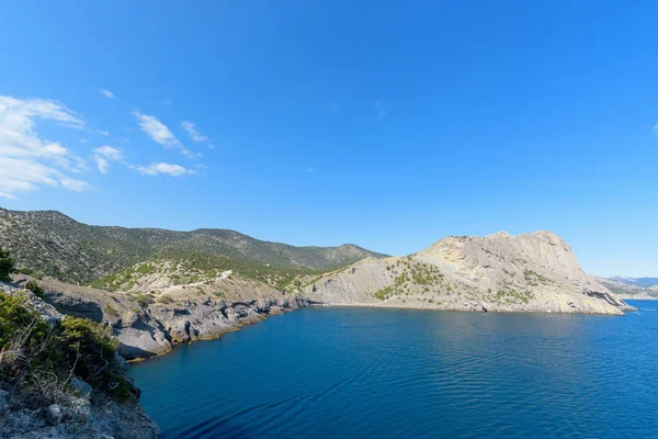 Panorama Morskiego Alpejskiego Brzegu Morza Crimea Czarnoskory Brzeg Morza Slonecznym — Zdjęcie stockowe