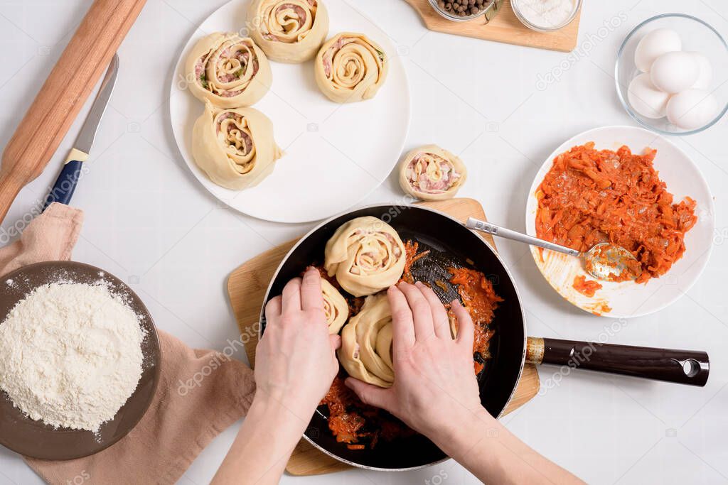 the process of cooking Uzbek manti at home, the ingredients are meat, vegetables, dough. woman's hands sculpt manti.