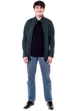 kış giysileri giyen l adam