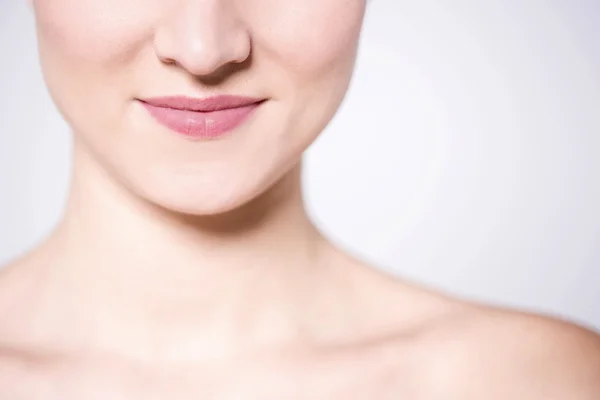 Woman face and bare shoulders — Stock Photo, Image