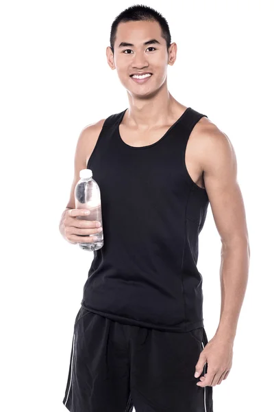 Hombre posando con botella de agua — Foto de Stock